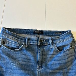 Judy Blue Jeans size 13/31 Distressed Relaxed Fit